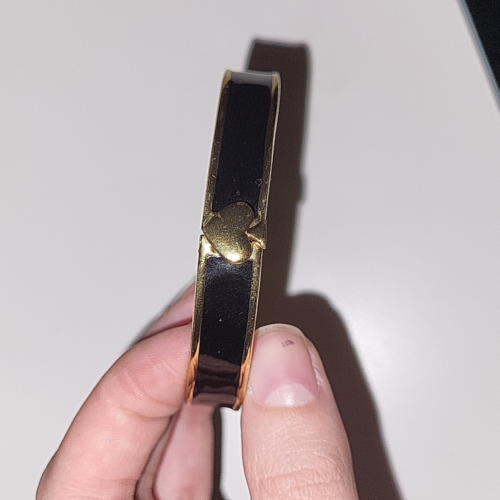 Kate Spade Heritage hinge bangle in black and gold